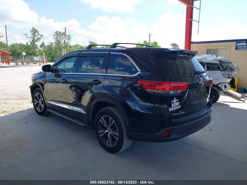 VIN 5TDZZRFH8JS257985 2018 TOYOTA HIGHLANDER LE