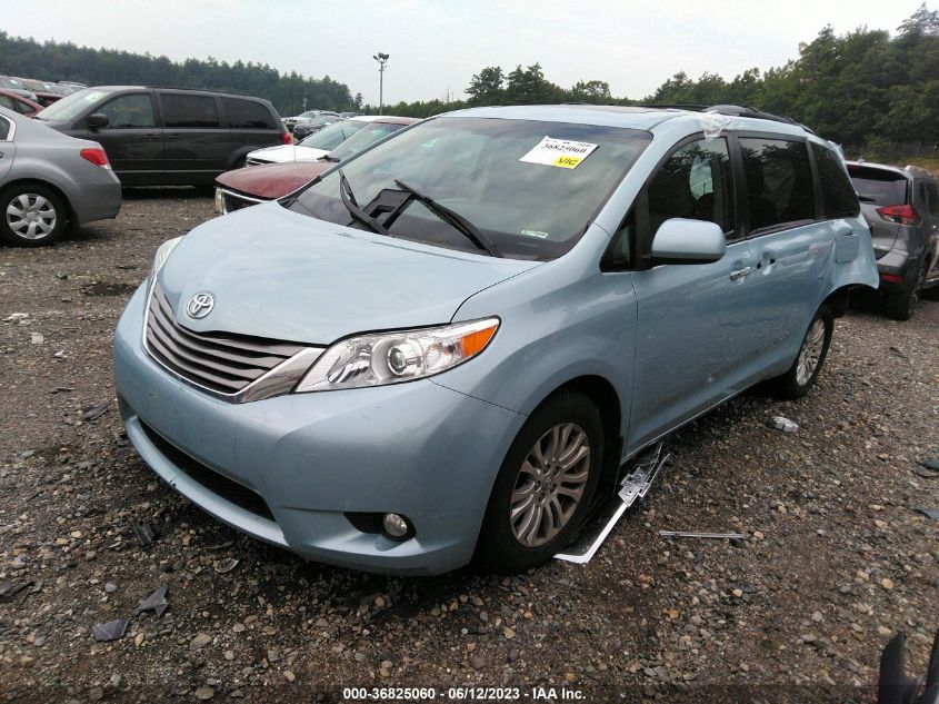 5TDYZ3DC0HS845535 2017 TOYOTA SIENNA, photo no. 2