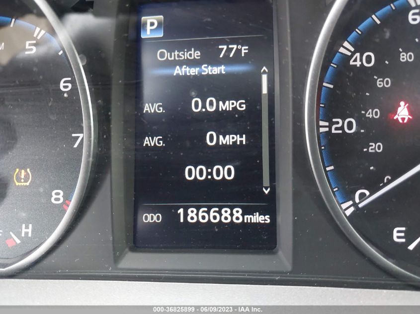 2018 TOYOTA RAV4 LE - JTMZFREV6JJ192437