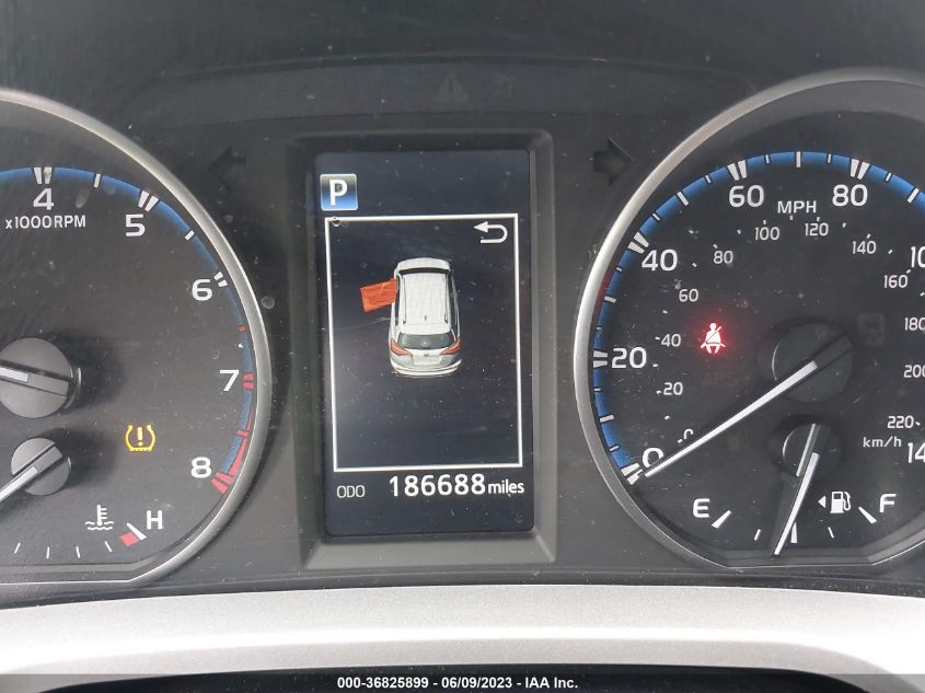 2018 TOYOTA RAV4 LE - JTMZFREV6JJ192437