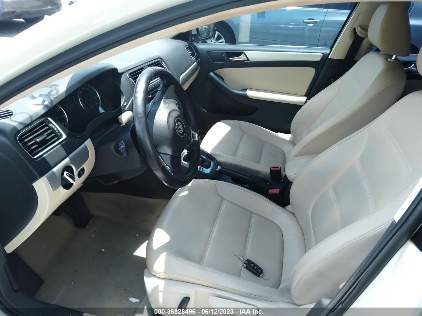 2013 VOLKSWAGEN JETTA SEDAN SE - 3VWDP7AJXDM254201