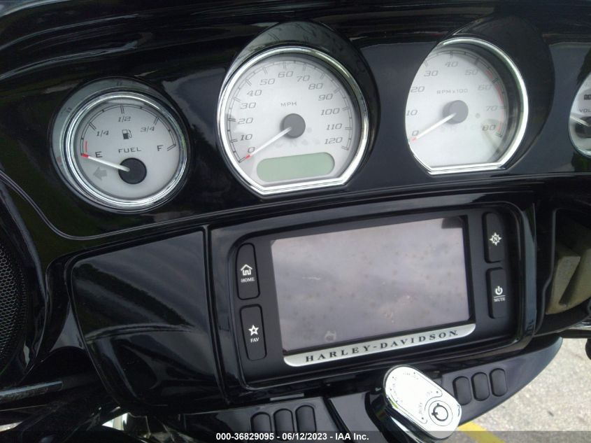 2017 HARLEY-DAVIDSON FLHXS STREET GLIDE SPECIAL - 1HD1KRC12HB680179