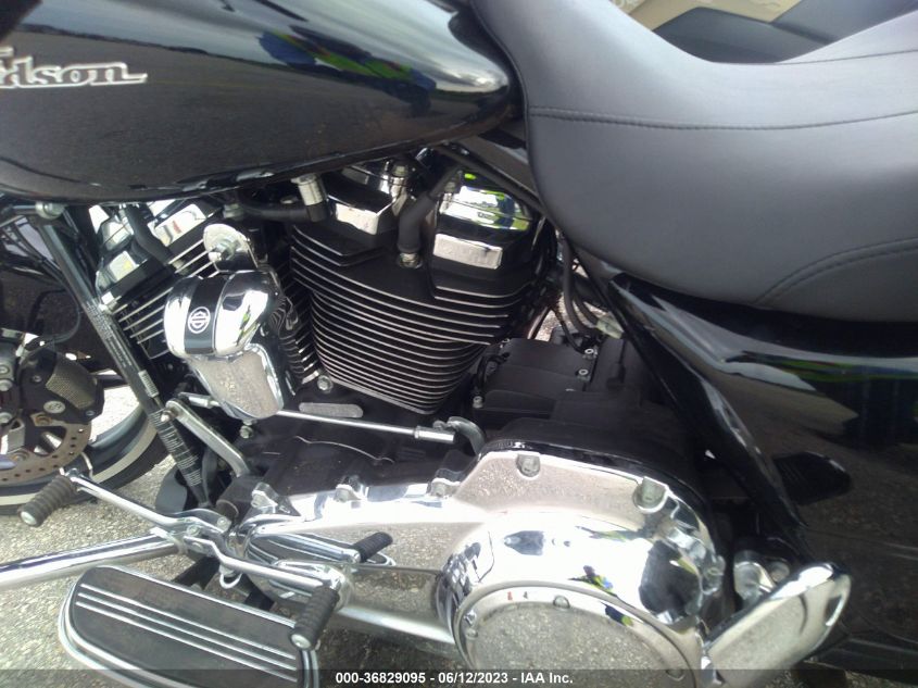 2017 HARLEY-DAVIDSON FLHXS STREET GLIDE SPECIAL - 1HD1KRC12HB680179