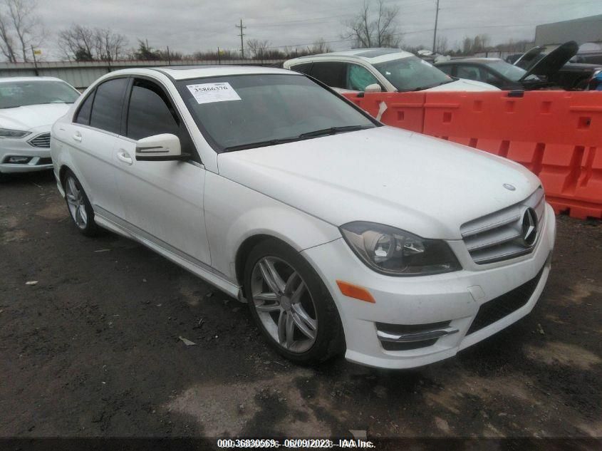 2013 MERCEDES-BENZ C 250 SPORT/LUXURY - WDDGF4HB1DG007052