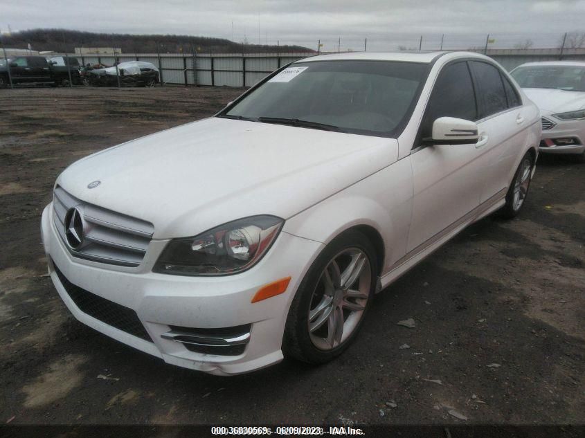 2013 MERCEDES-BENZ C 250 SPORT/LUXURY - WDDGF4HB1DG007052