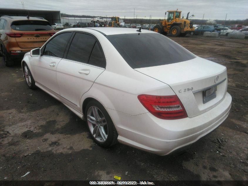 2013 MERCEDES-BENZ C 250 SPORT/LUXURY - WDDGF4HB1DG007052