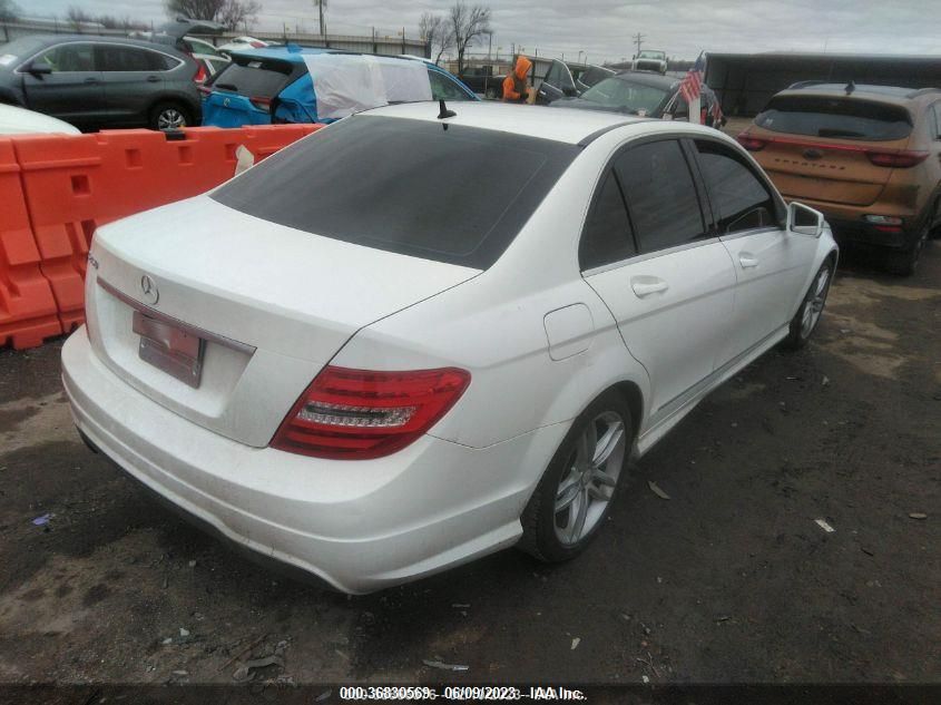 2013 MERCEDES-BENZ C 250 SPORT/LUXURY - WDDGF4HB1DG007052