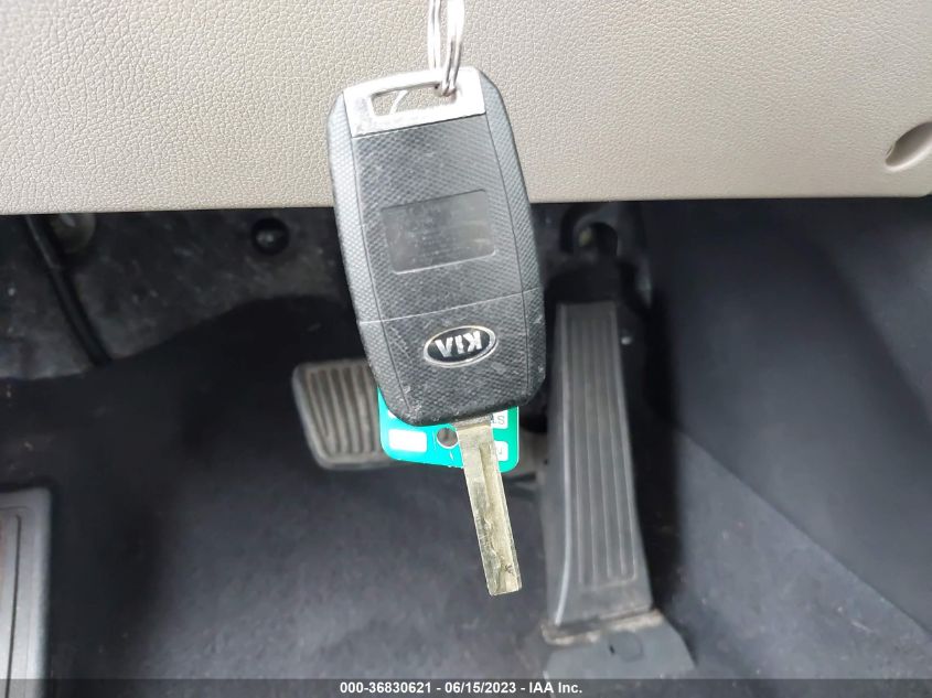 2017 KIA SORENTO LX - 5XYPG4A31HG273139
