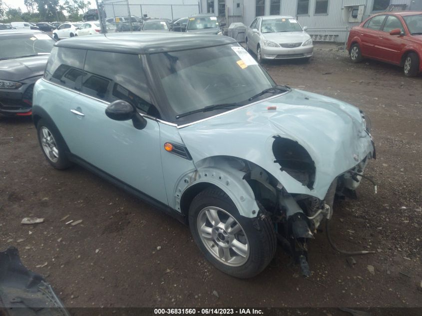 2013 MINI COOPER HARDTOP - WMWSU3C55DT372148
