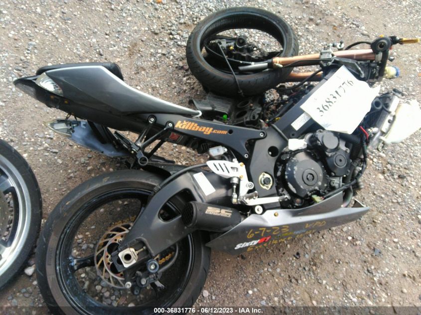 2006 SUZUKI GSX-R1000 - JS1GT76AX62114223