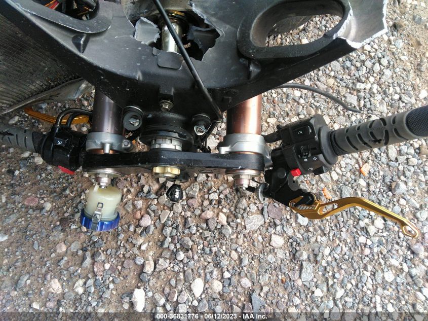 2006 SUZUKI GSX-R1000 - JS1GT76AX62114223