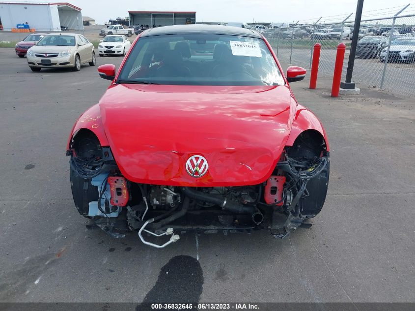 2018 VOLKSWAGEN BEETLE SE - 3VWJD7AT0JM709162