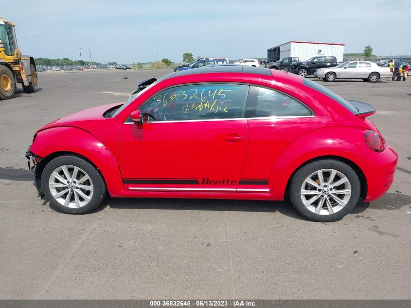 2018 VOLKSWAGEN BEETLE SE - 3VWJD7AT0JM709162