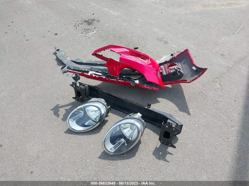 2018 VOLKSWAGEN BEETLE SE - 3VWJD7AT0JM709162