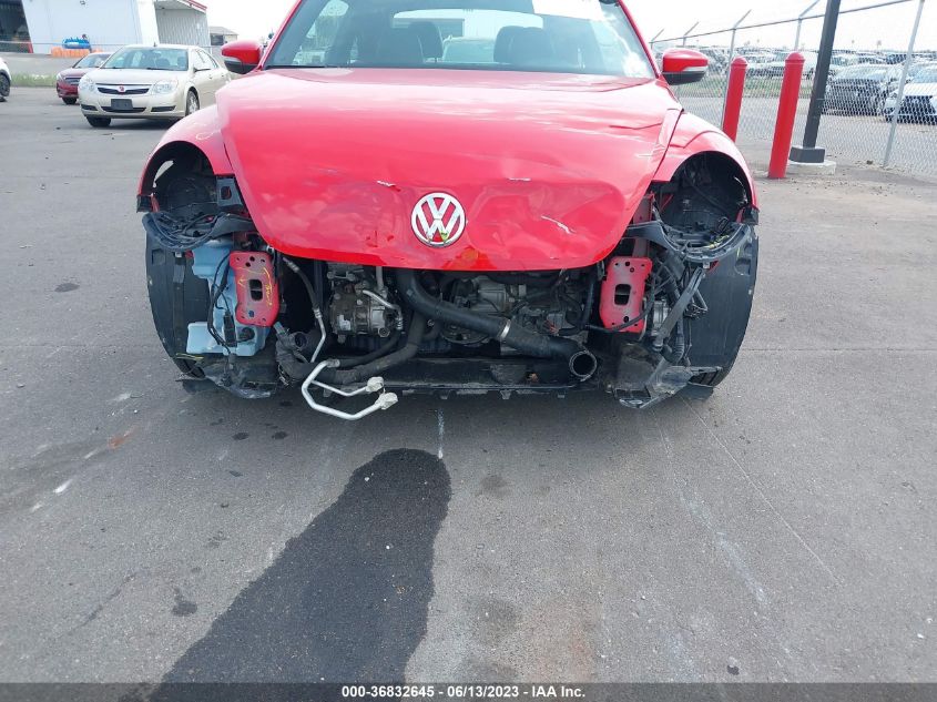 2018 VOLKSWAGEN BEETLE SE - 3VWJD7AT0JM709162
