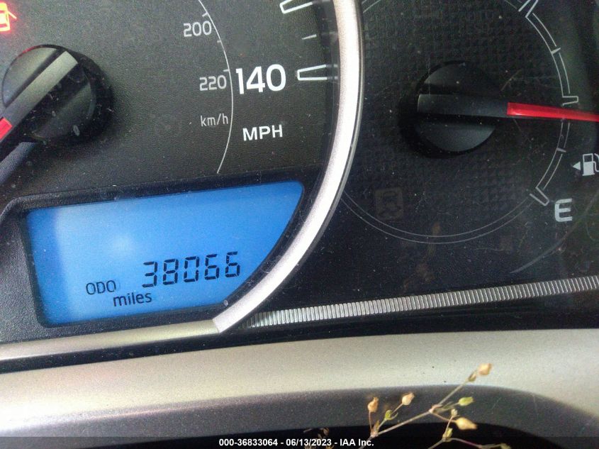 2015 TOYOTA RAV4 LE - JTMBFREV3FJ022903