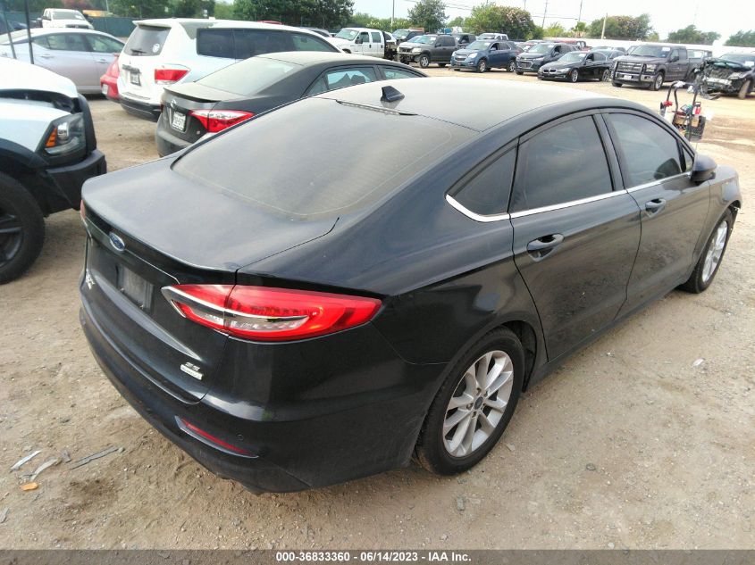 3FA6P0HD9LR187889 Ford Fusion SE 4