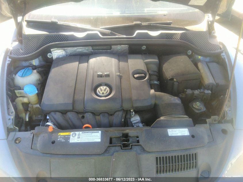 2013 VOLKSWAGEN BEETLE CONVERTIBLE 2.5L W/TECH 3VW5P7AT3DM812461