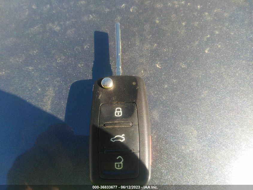 2013 VOLKSWAGEN BEETLE CONVERTIBLE 2.5L W/TECH 3VW5P7AT3DM812461