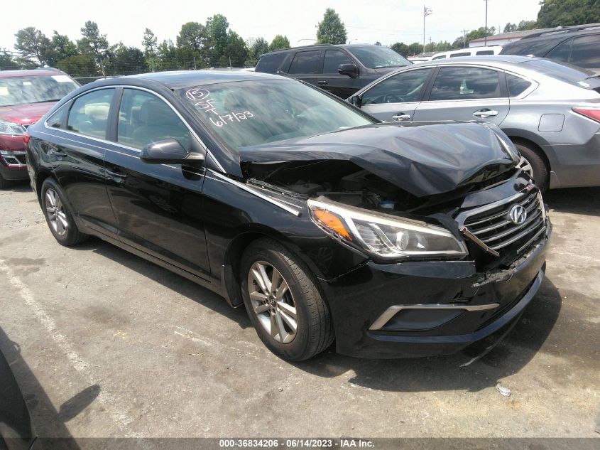 2017 HYUNDAI SONATA SE - 5NPE24AF3HH449617