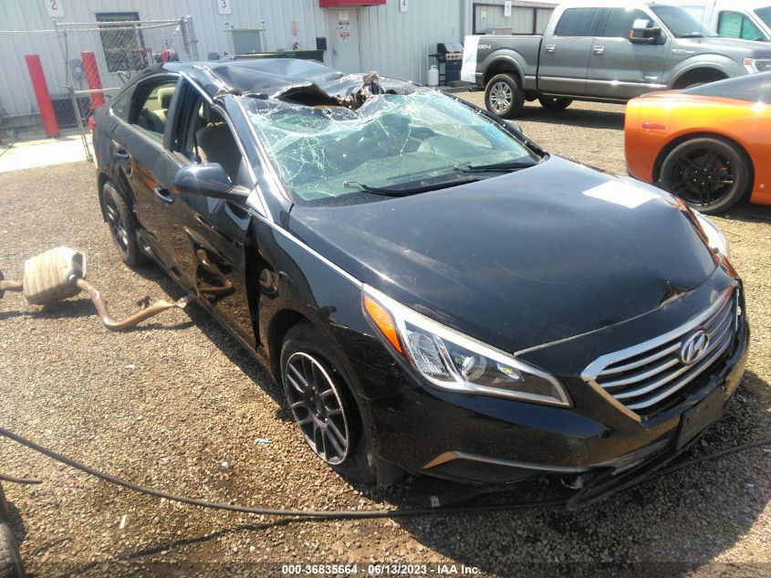 2016 HYUNDAI SONATA 2.4L SE - 5NPE24AF3GH415577