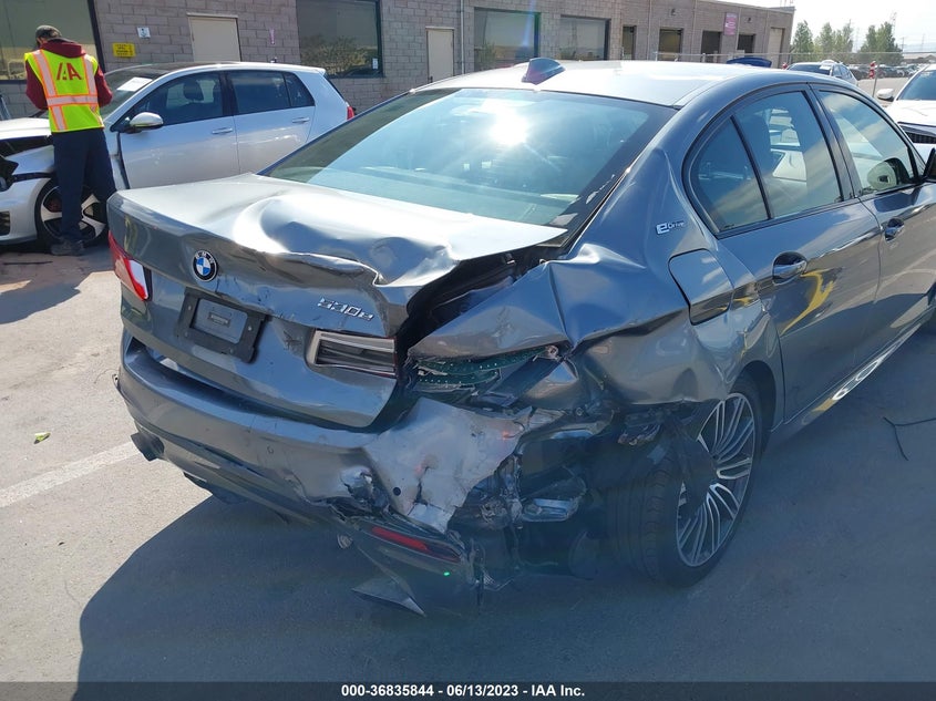 VIN: WBAJA9C52KB254844 2019 BMW 5 SERIES 530E IPERFORMANCE