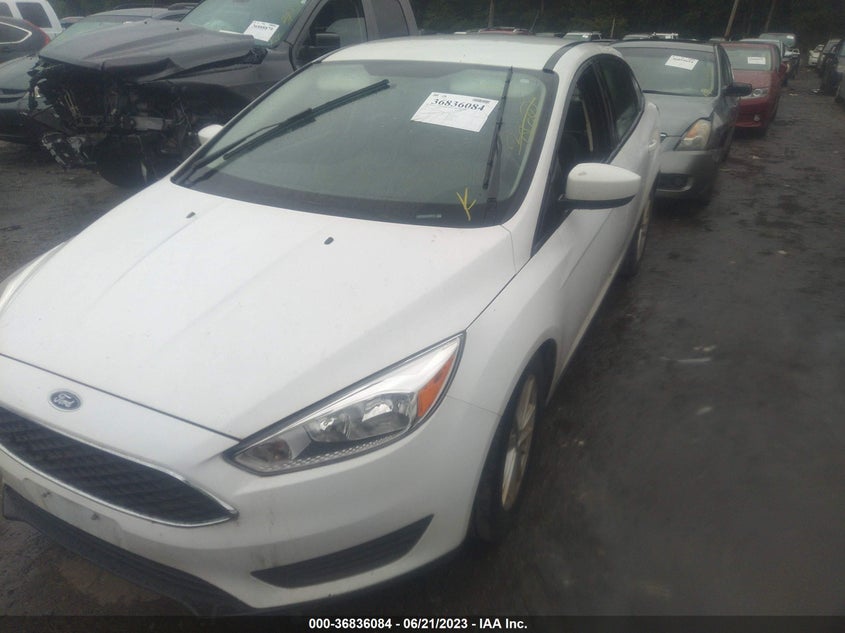 VIN 1FADP3FE8JL300411 2018 FORD FOCUS SE
