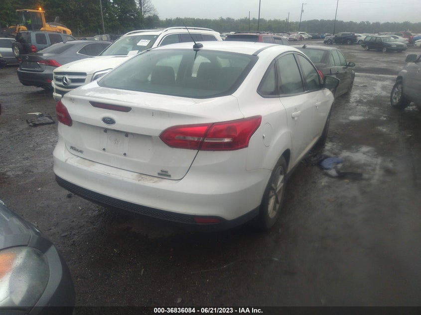 VIN 1FADP3FE8JL300411 2018 FORD FOCUS SE