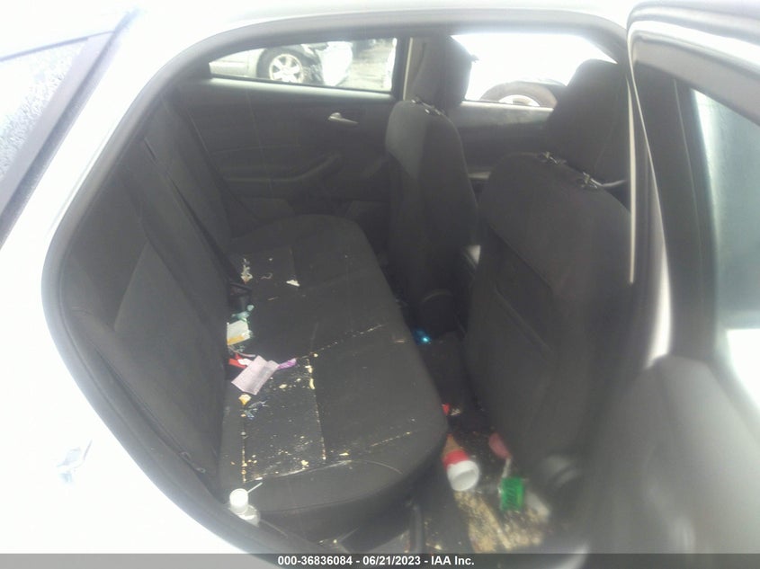 VIN 1FADP3FE8JL300411 2018 FORD FOCUS SE