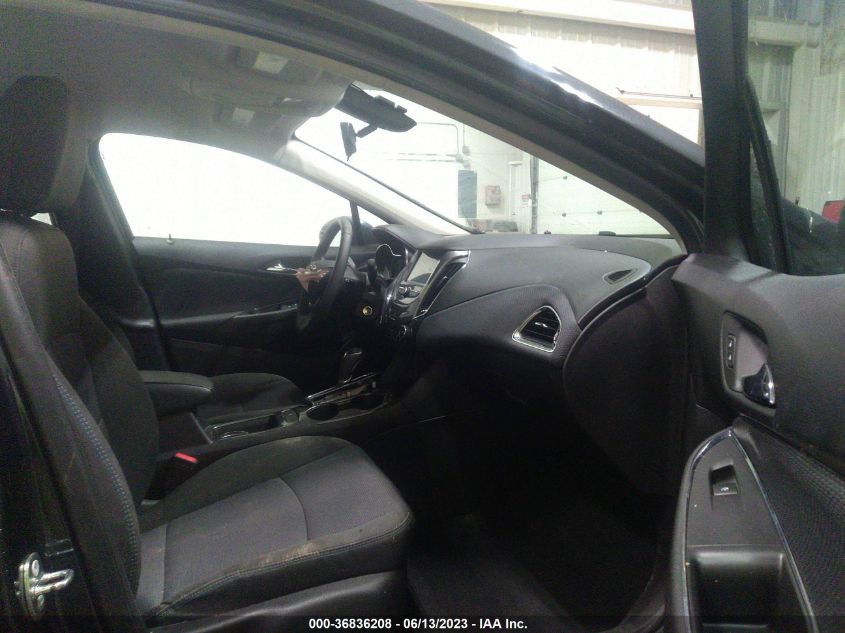 2018 CHEVROLET CRUZE LT - 1G1BE5SM8J7164136