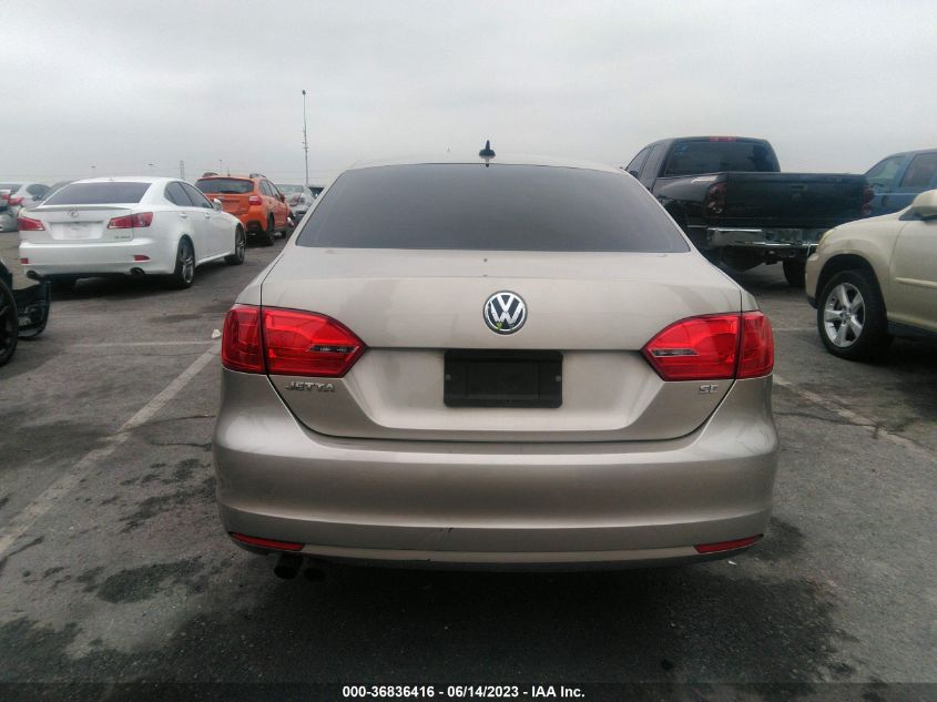 2014 VOLKSWAGEN JETTA SEDAN SE - 3VWD17AJ2EM256978