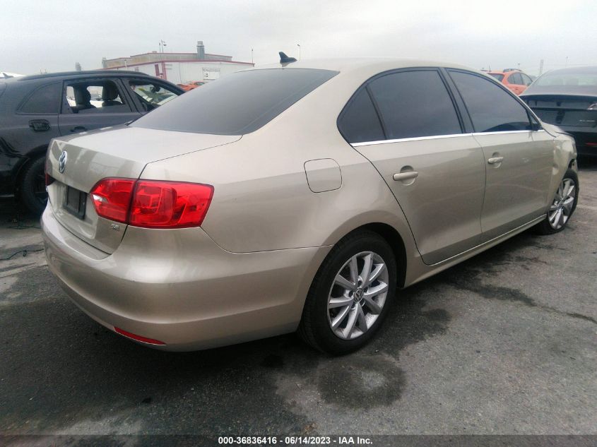 2014 VOLKSWAGEN JETTA SEDAN SE - 3VWD17AJ2EM256978