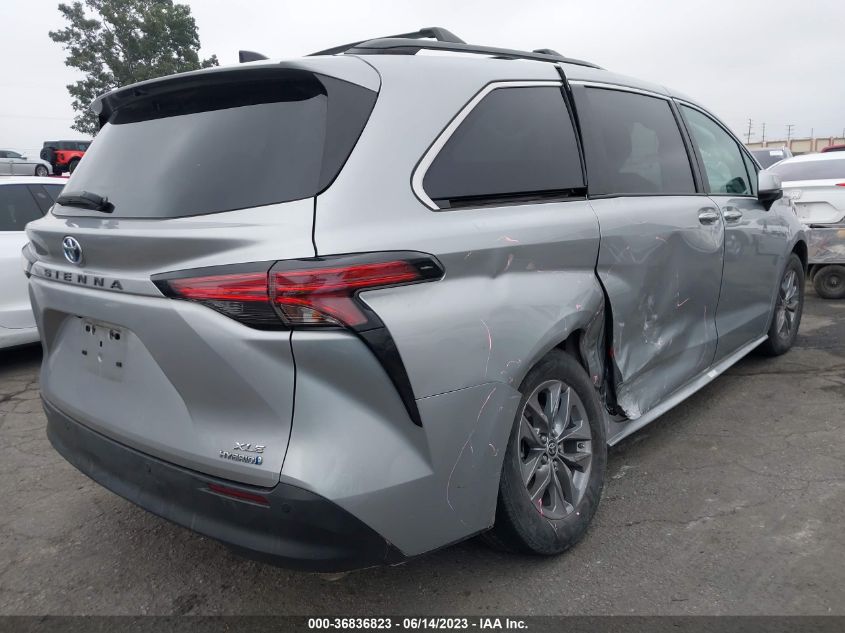 2022 TOYOTA SIENNA XLE - 5TDJRKEC6NS093927