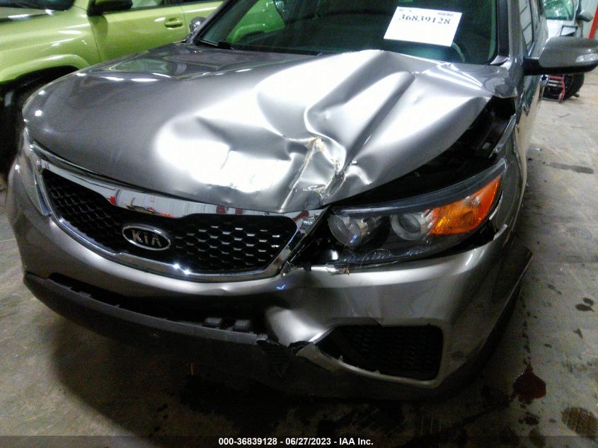 2013 KIA SORENTO LX - 5XYKTDA21DG311394