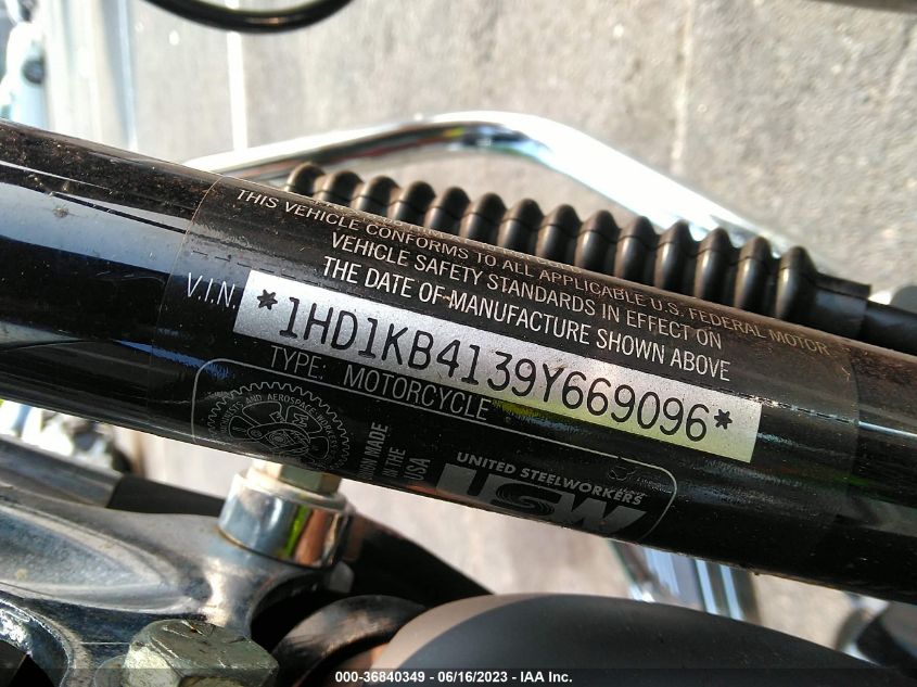 2009 HARLEY-DAVIDSON FLHX - 1HD1KB4139Y669096