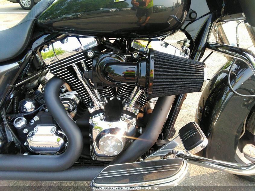 2009 HARLEY-DAVIDSON FLHX - 1HD1KB4139Y669096