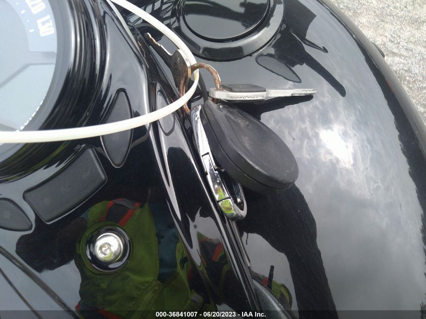 2019 HARLEY-DAVIDSON FLHCS 1HD1YBK27KB057602