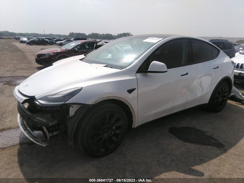 5YJYGDEE8LF038849 Tesla Model Y LONG RANGE 2