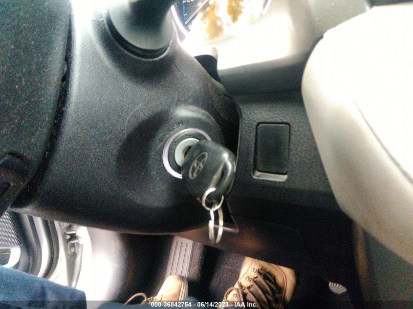2016 TOYOTA RAV4 XLE - 2T3WFREVXGW273518