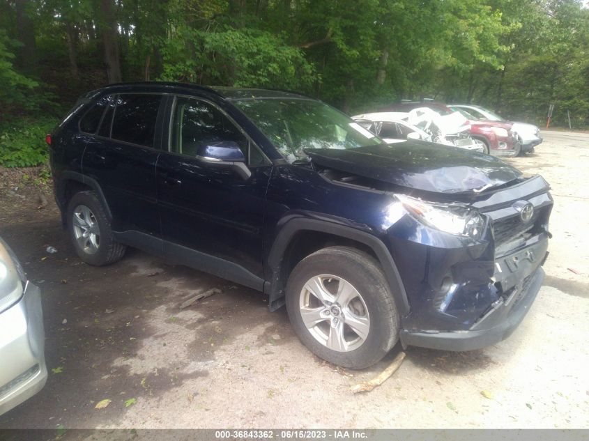 2019 TOYOTA RAV4 XLE - JTMP1RFV8KJ001820