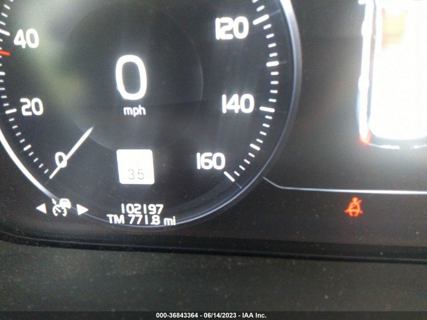 2016 VOLVO XC90 T6 MOMENTUM - YV4A22PK5G1039069