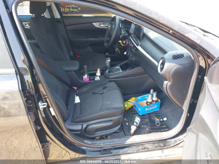 VIN 3KPF24AD5PE520693 2023 KIA FORTE LX