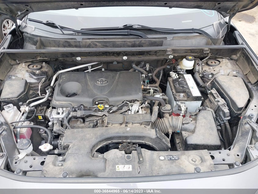VIN JTMK1RFV8KJ015498 2019 TOYOTA RAV4 LE
