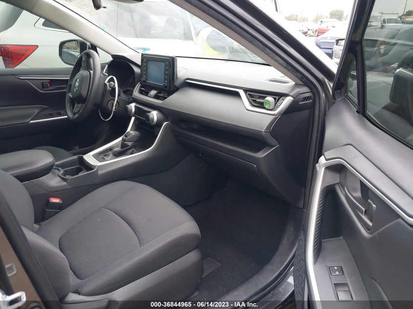 VIN JTMK1RFV8KJ015498 2019 TOYOTA RAV4 LE