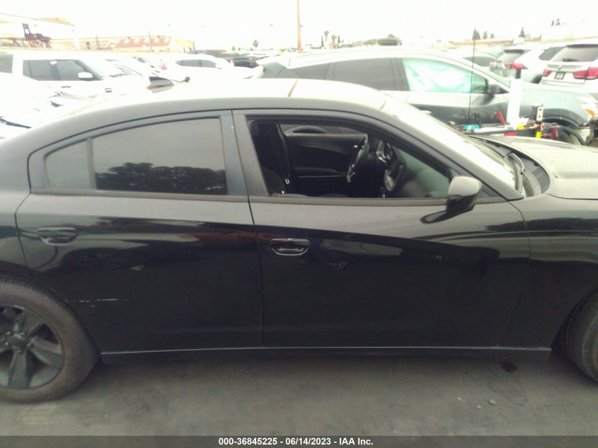 VIN 2C3CDXHG8JH125728 2018 DODGE CHARGER SXT PLUS