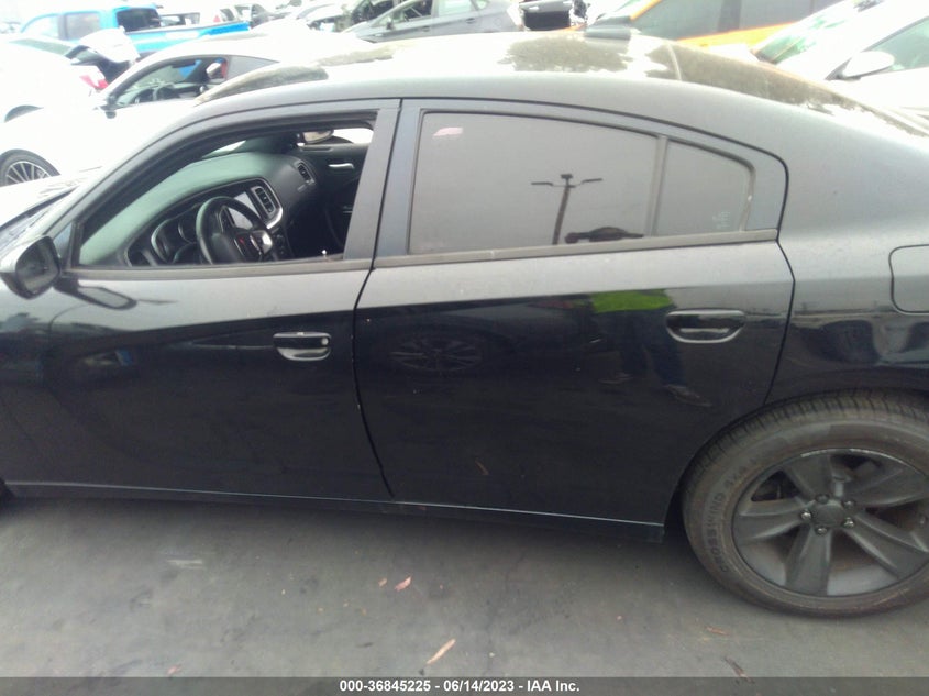 VIN 2C3CDXHG8JH125728 2018 DODGE CHARGER SXT PLUS