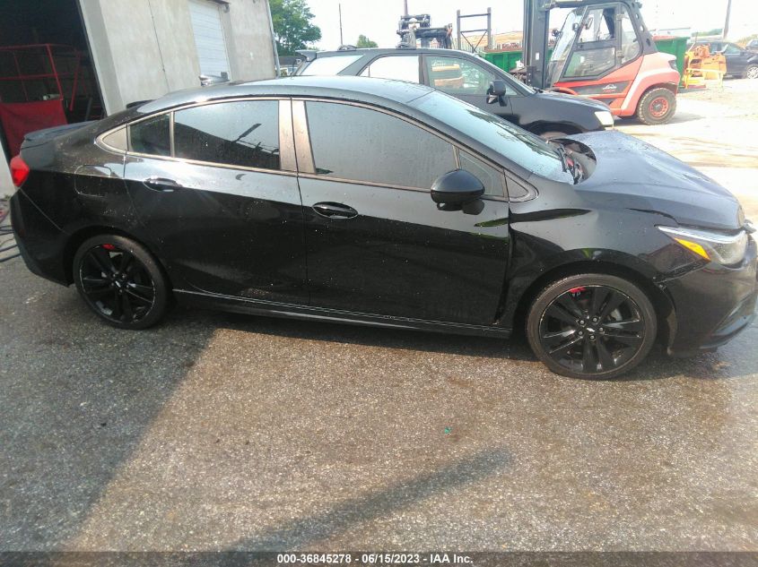 2018 CHEVROLET CRUZE LT - 1G1BE5SM0J7117618
