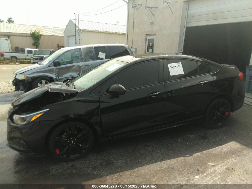 2018 CHEVROLET CRUZE LT - 1G1BE5SM0J7117618