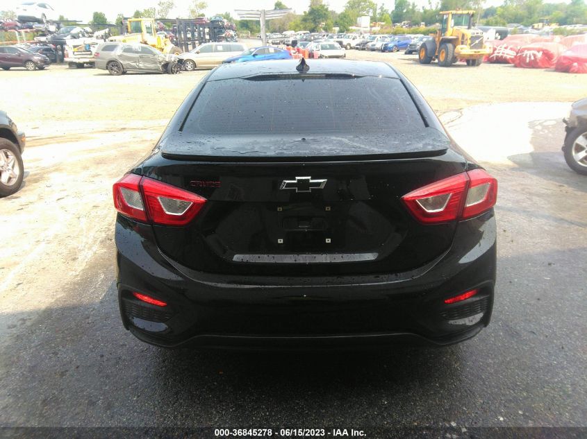 2018 CHEVROLET CRUZE LT - 1G1BE5SM0J7117618