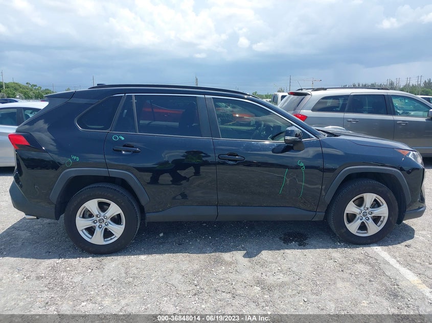 VIN JTMW1RFV0KD004947 2019 TOYOTA RAV4 XLE